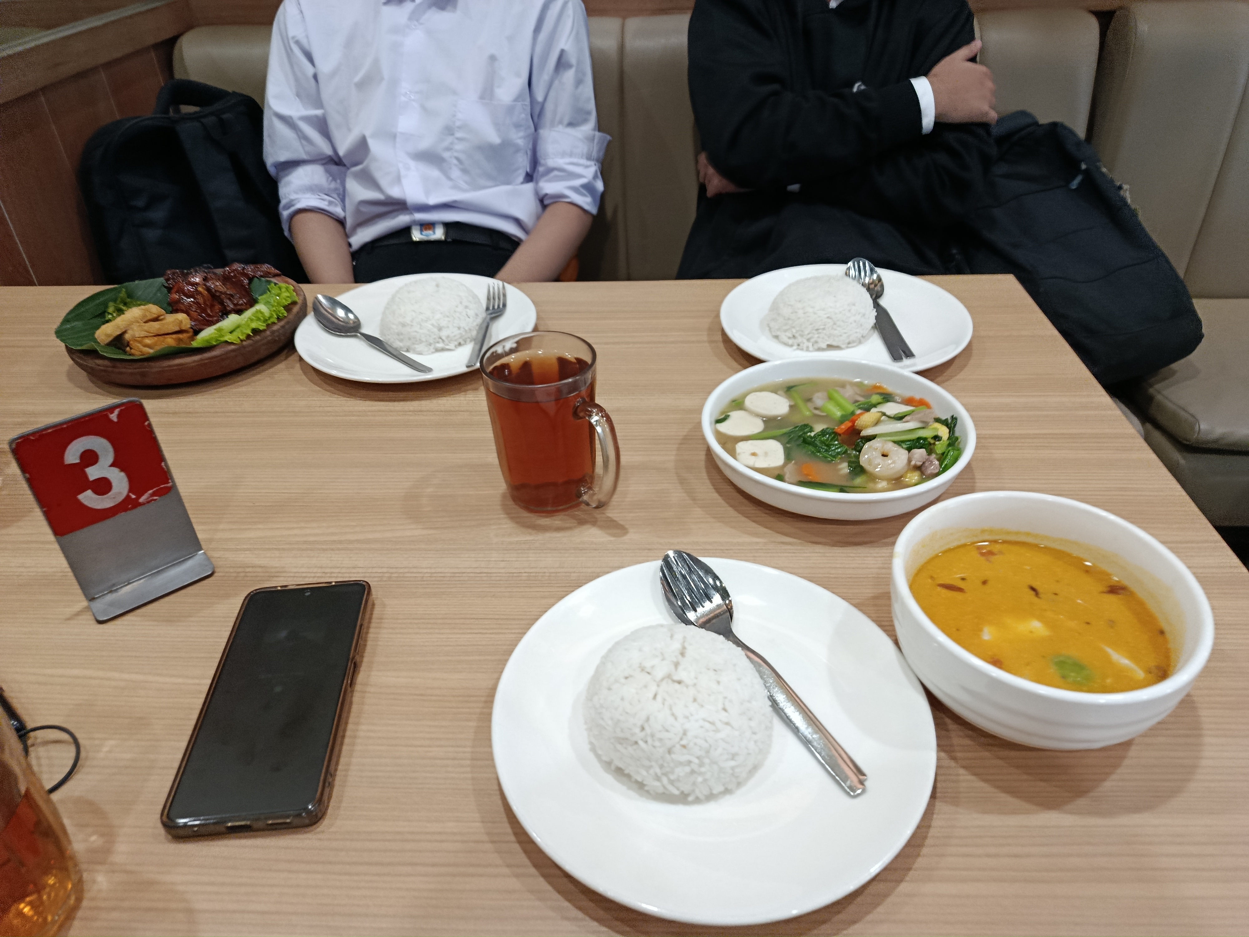 A meal with friends after a school presentation